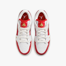 Women's / GS Air Jordan 1 Low SE "Spades" (White/University Red/Metallic Gold)(DJ5186-100)