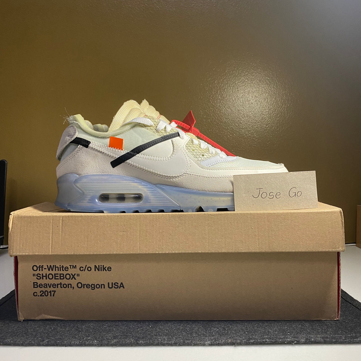 Off white air outlet max 90 box