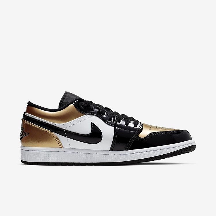 Air jordan 1 low cheap gold toe on feet