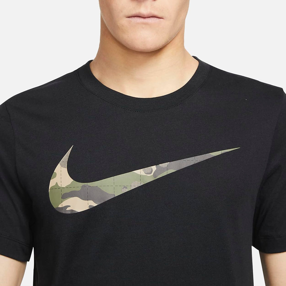 Camo clearance nike logo