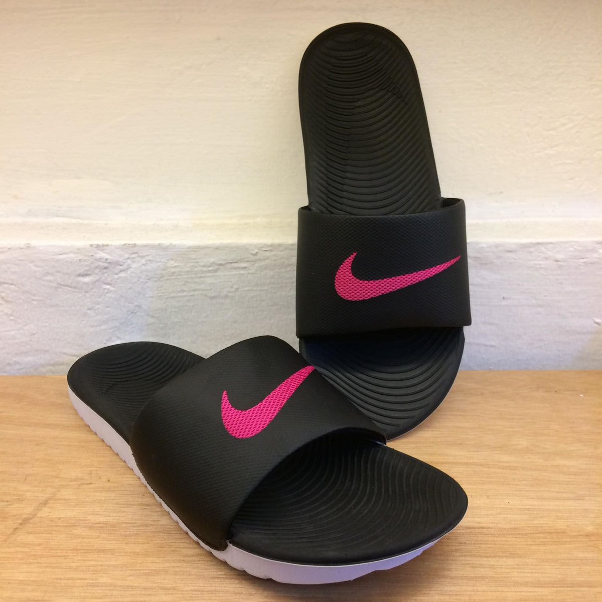 Nike kawa slide black pink discount