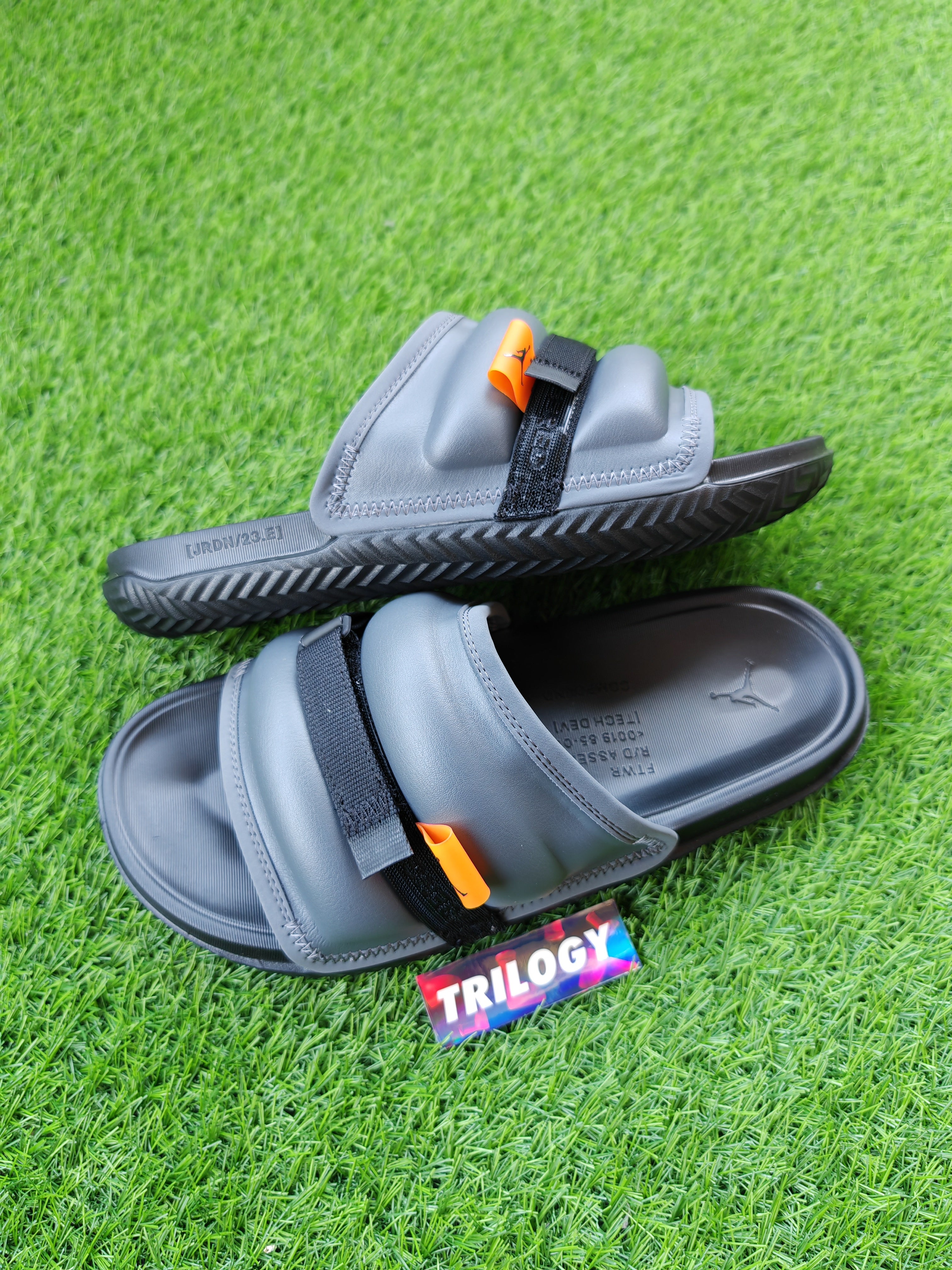 ★【NIKE】★JORDAN SUPER PLAY SLIDE DARK GRAY★25-31cm★ Air Jordan Super Play Slides (Dark Grey/Black Gold/Amber