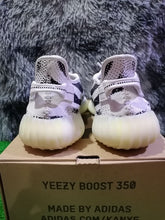 (Pre-owned) Adidas YEEZY Boost 350 V2 "Zebra" (CP9654)