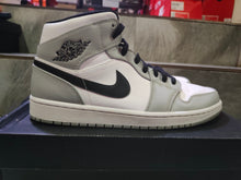 (Pre-owned) Air Jordan 1 Mid "Light Smoke Grey" (554724-092)