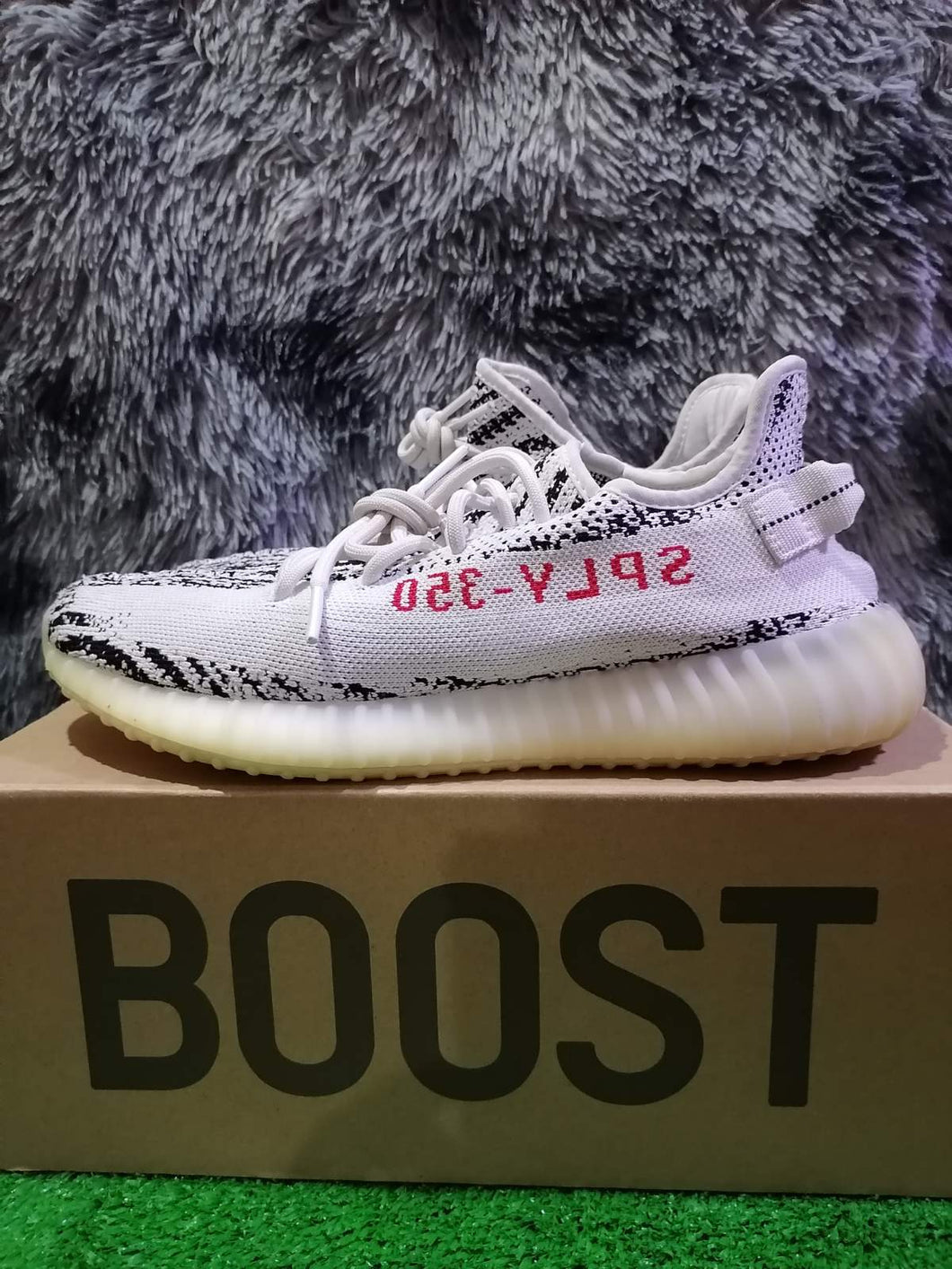 (Pre-owned) Adidas YEEZY Boost 350 V2 