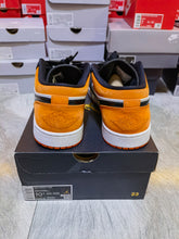 (Pre-owned) Air Jordan 1 Low "Shattered Backboard" (553558-128)