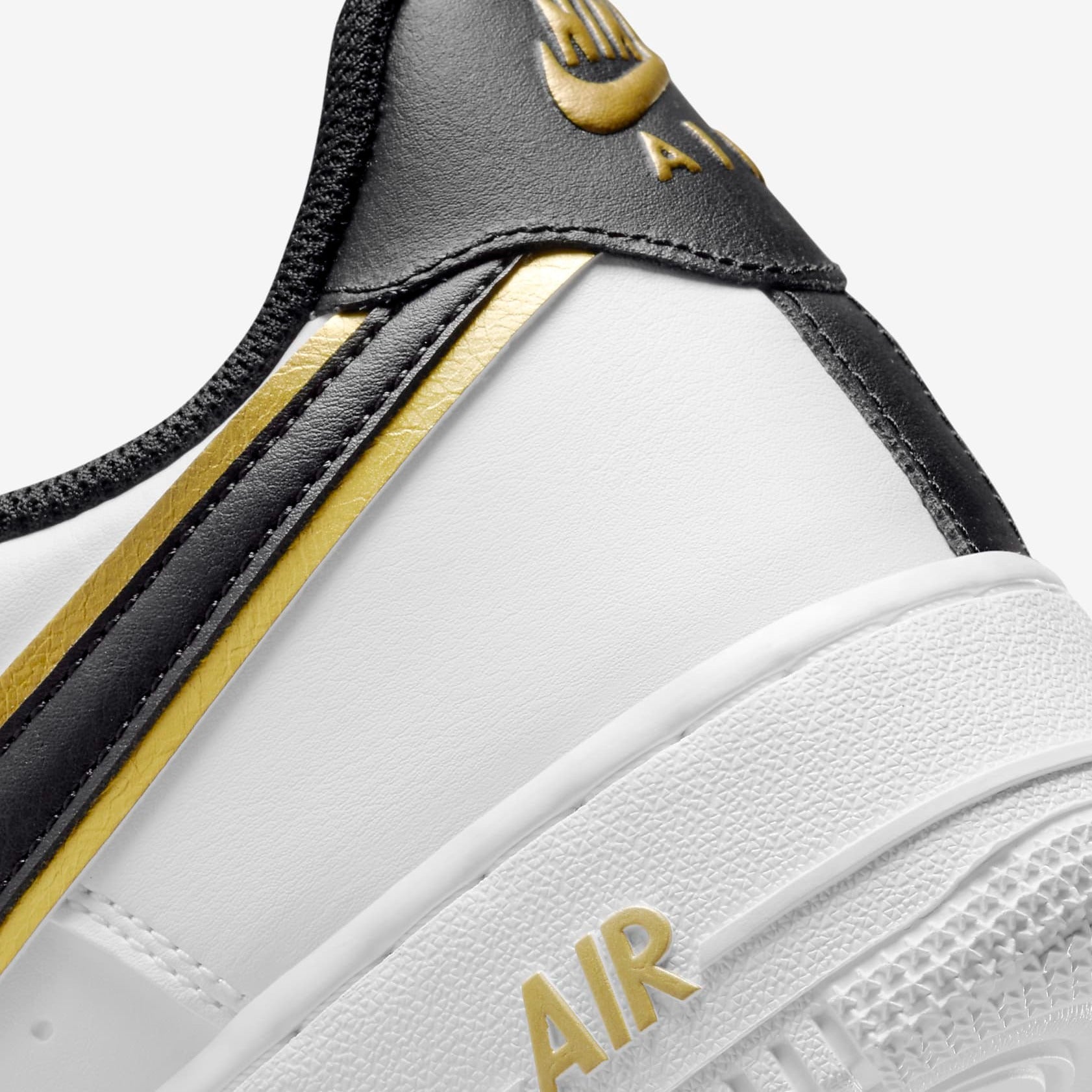 Size+13+-+Nike+Air+Force+1+Black+Metallic+Gold+White+-+da8481001