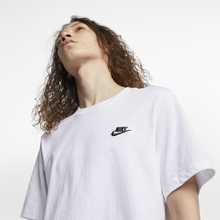Men's Nike Essential Embroidered Tee (Standard Fit)(White)(AR4999-101)