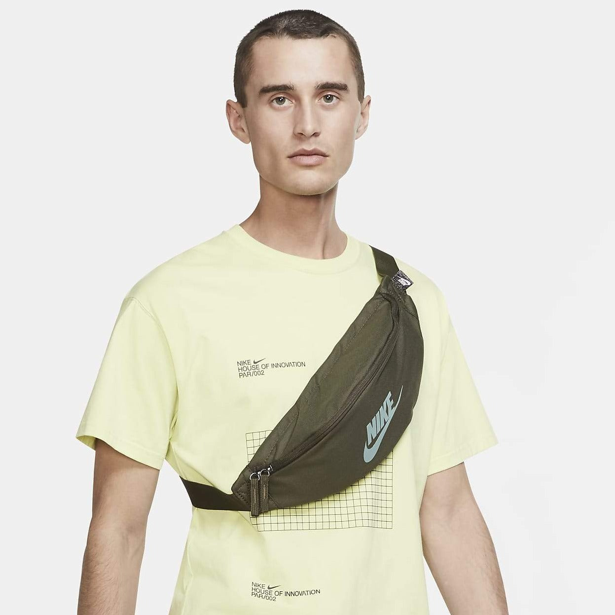 Nike Waist Bag Green Nike Heritage Waist Bag Fanny Pack (Cargo