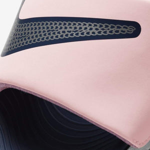 Women's / GS Nike Kawa Slide SE "Pink Glaze" (Pink Glaze/Midnight Navy/Metallic Silver)(DB3299-600)