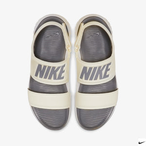 Women's Nike Tanjun Sandals (Metallic Summit White/Gunsmoke)(882694-100)