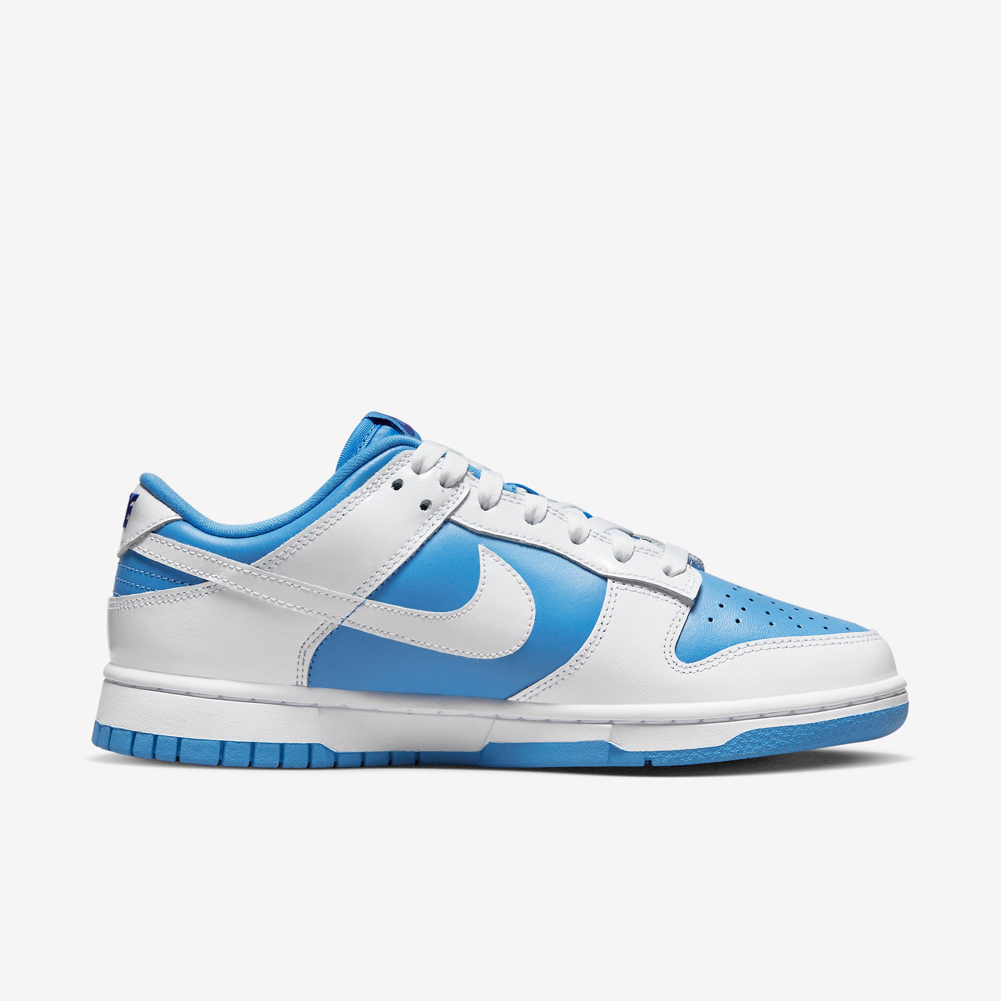 正式的 NIKE DUNK LOW ESS 