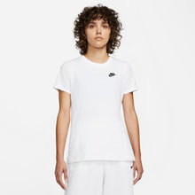 Women's Nike Essential Embroidered Logo Club Tee (White)(DN2394-100)(Standard Fit)